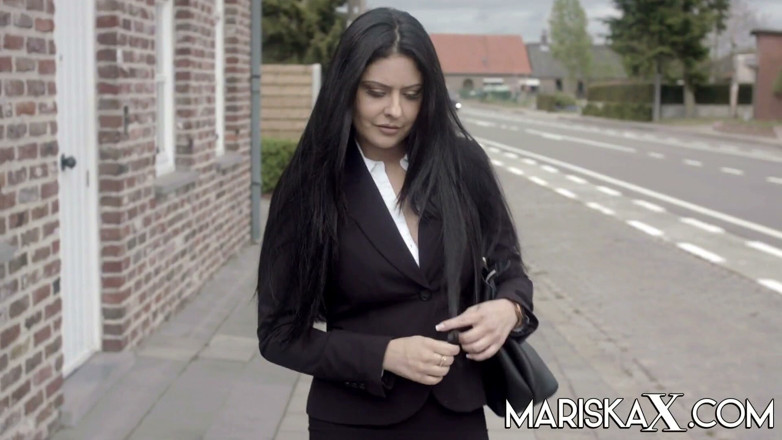 Mariska x: 3명의 창녀를 따먹는 3명의 소녀