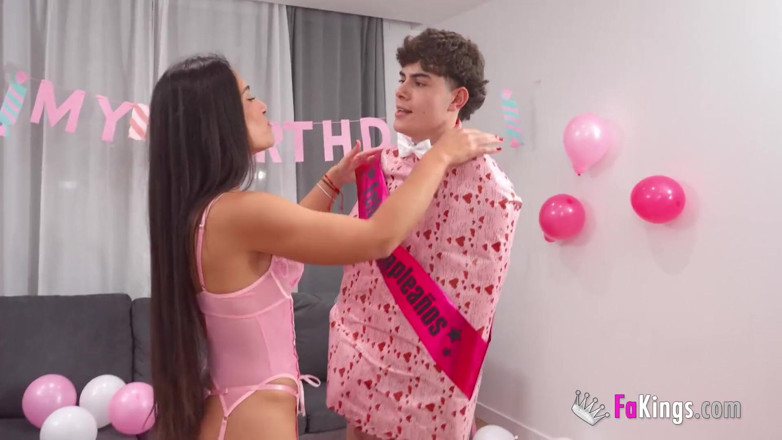 FAKings: Porno narozeniny s Nuriou Millan