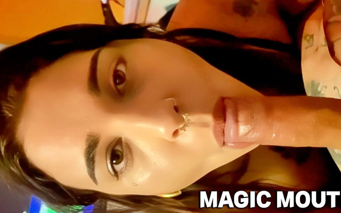 EmmaInkTrans: Él entró en mi boca después de una mamada increíble