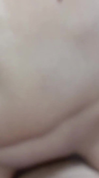 POV neukpartij en creampie - geoliede milf