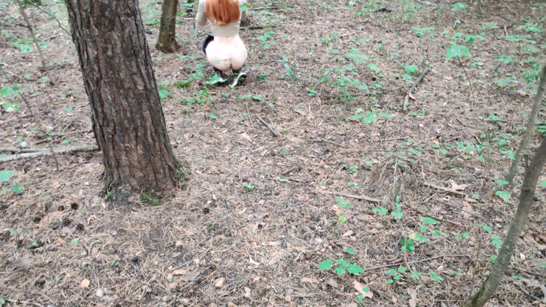 Super Jopka: Gagică frumoasă prinsă în pădure