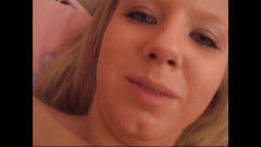 Solo Austria: Samantha pulzuje svá velká prsa a nadrženou kundičku vibrátorem