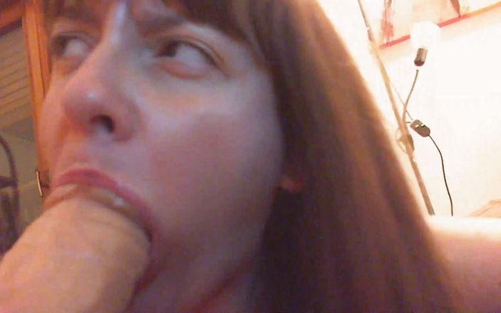 Nicoletta Fetish: Wielki dildo w moich ustach i kobiecy wytrysk