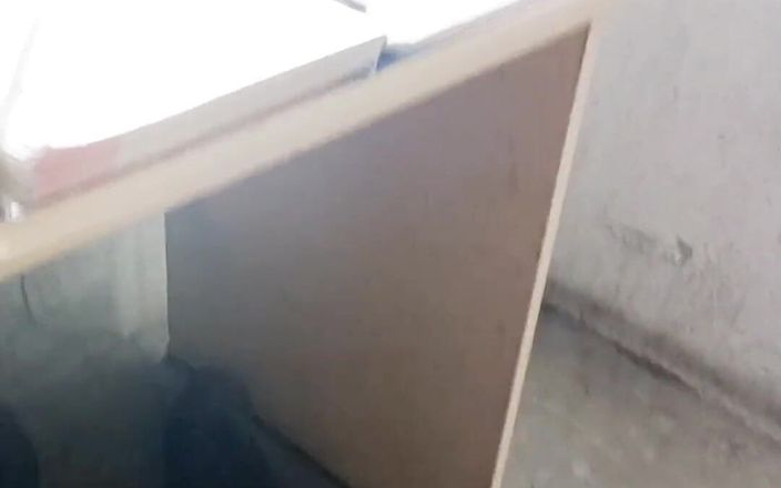 213san: J’étais au travail et mon amie m’a excitée et j’ai...