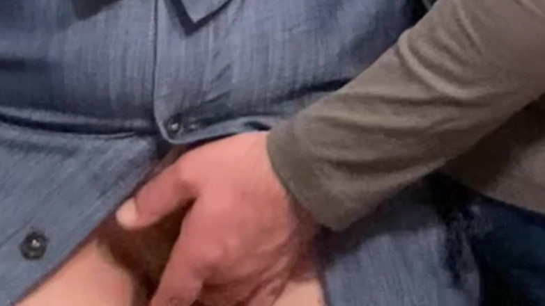 PriyaNaavya: 지하철에서 작은 보지를 만지는 늙은 변속