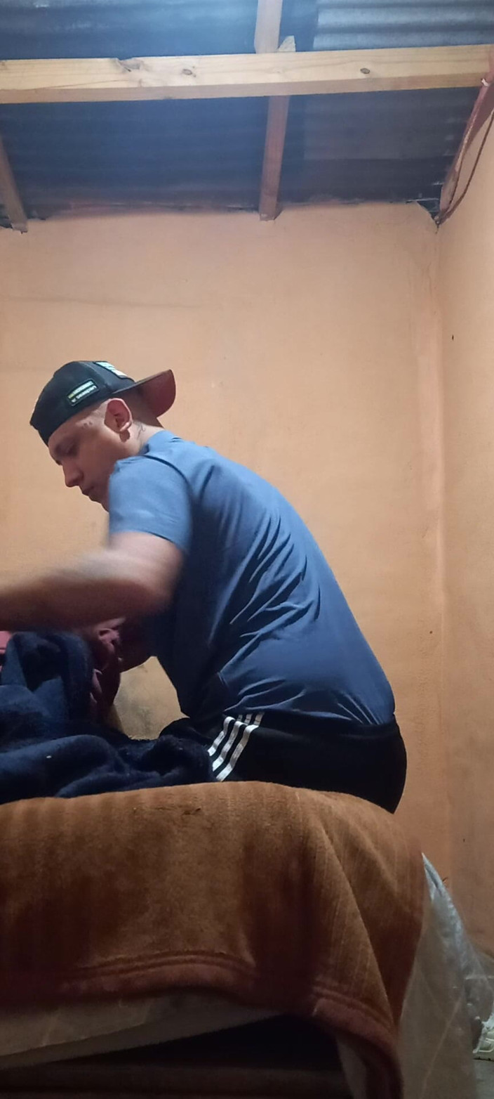 El jefe 2750: Argentina visita seu meio-irmão na prisão por sexo