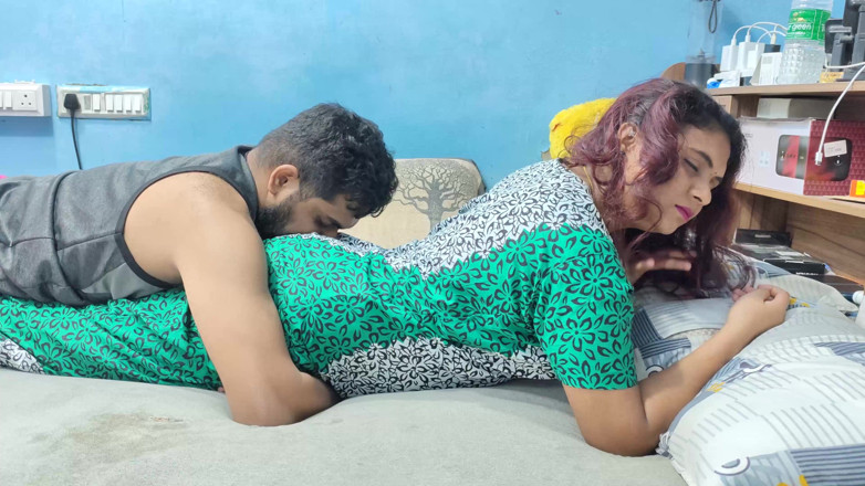 Vaigavarun45: Mallu Sexy manželka Ass Kiss Romance od manžela