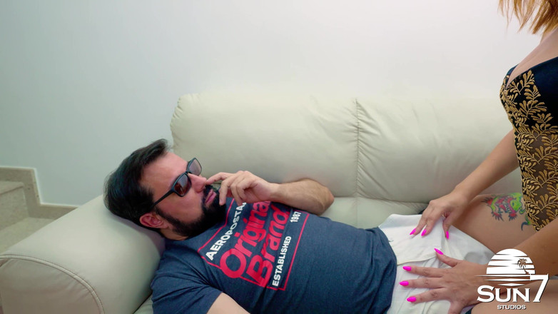 Sun7: Cette Rousse Vêtue De Bas Adore La Sodomie Profonde