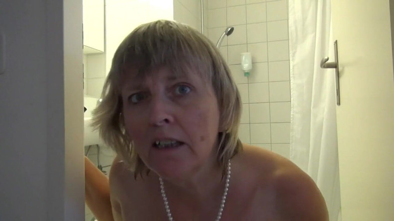 Abby Roberts: Horrny granny shower scenes with secret cam