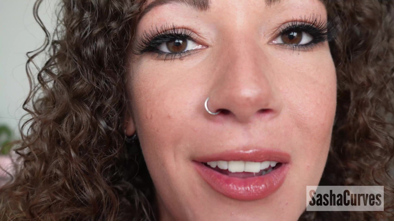 Sasha Curves: Giantess Girlfriend Accidentally Shrinks You