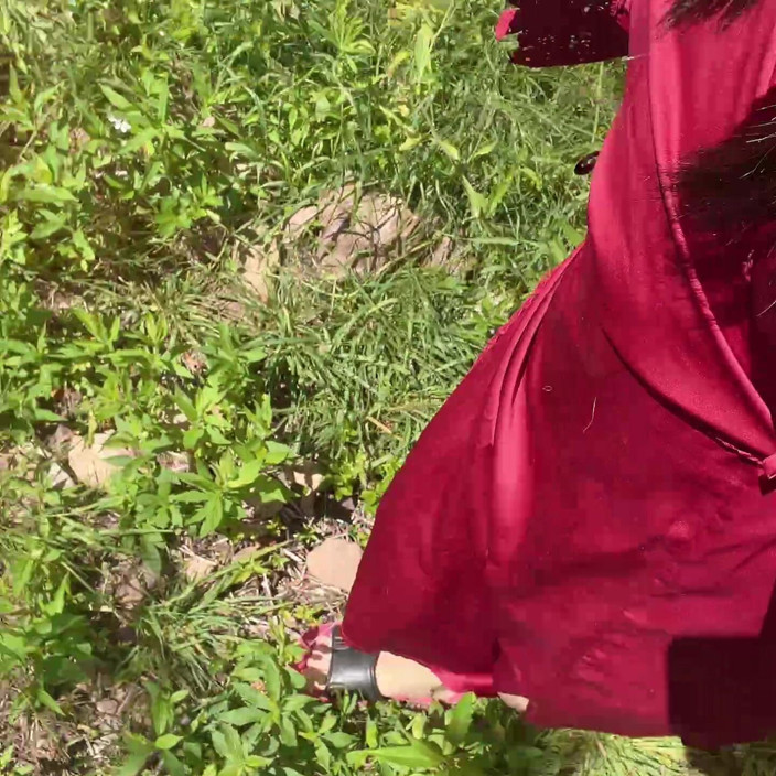 sweethanajapanese: Vá para o jardim e depois faça xixi