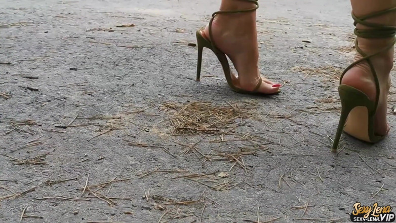 Goddess Lena: Plimbare cu tocuri gladiator