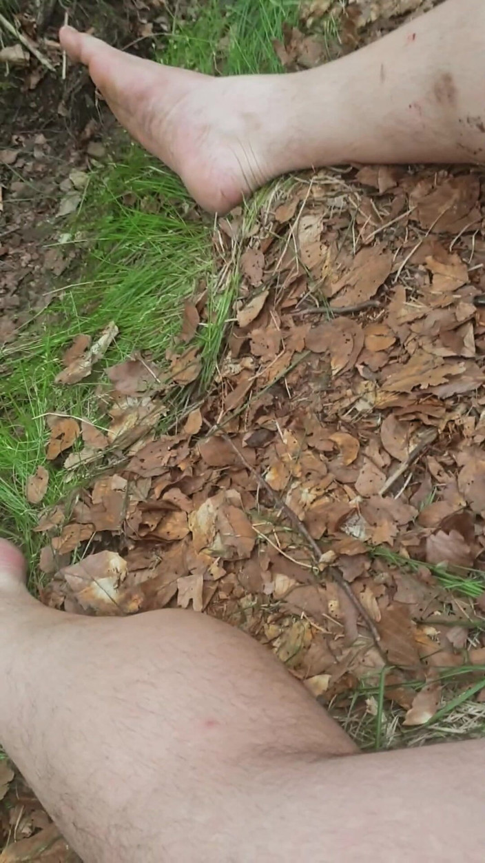 Aaron91: Ich gehe nackt durch den Wald. Die Suche nach einem...