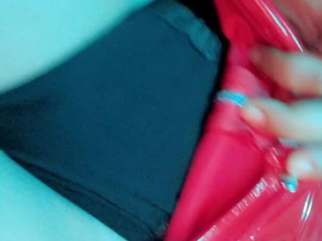 Mira Debajo De Mi Vestido (Cuttie Jennie)