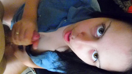 Young_strawberry: La matrigna con grandi tette sorprende il figliastro a masturbarsi...