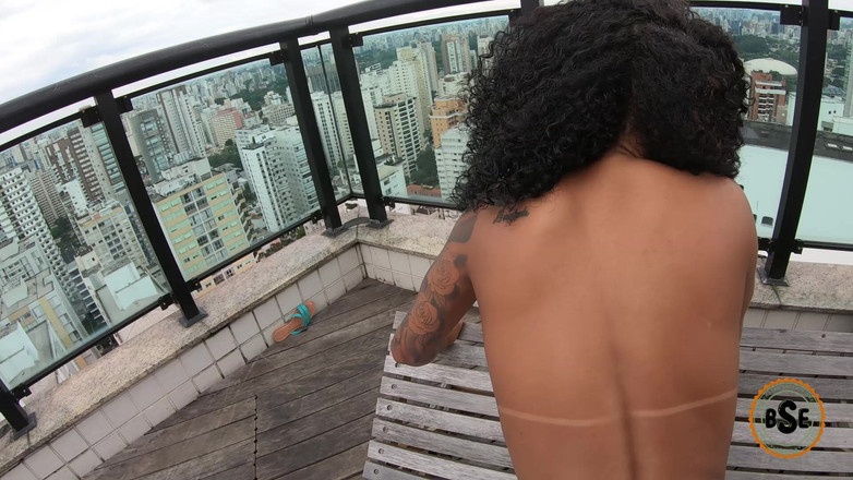 Blackstar xxx: Tengere Braziliaanse slechterik in haar kont geneukt op het penthousebalkon