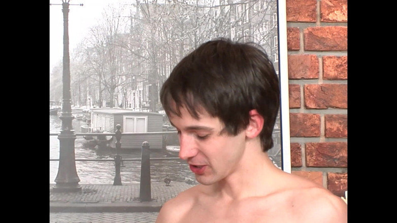 Bisexual Illusion: Biseksual di rumah rakan