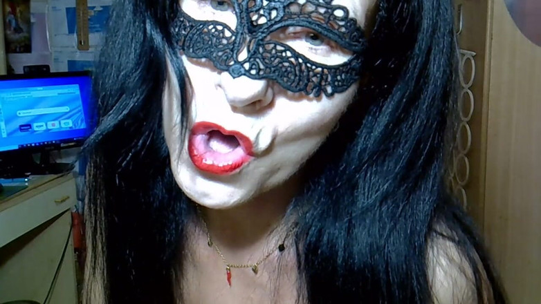 WEBREGINETTA2023: पेशाब करते हुए पेंटीहोज खड़ा है