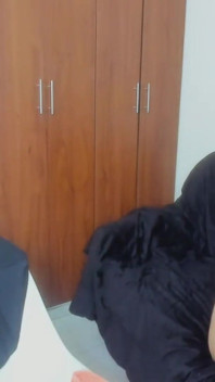 Une MILF Latina Mature Baise Un Jeune Homme À Grosse Bite Seul À La Maison