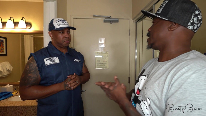 Busty Bexx: Sich um die mechanischen Probleme kümmern