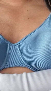Acariciando Mis Tetas Duras Y Firmes Bajo Mi Bra De Nylon Azul Brillante Y Sedoso, Bra Vintage 90s Lenceria