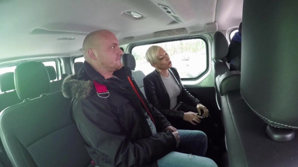 FUCK PARTY XXX: Blonde MILF sucks good cock in the car