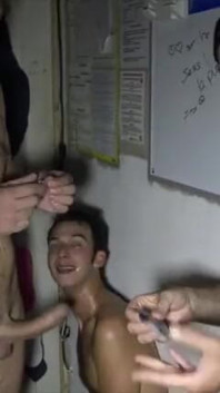 Sexo humliation com Tiwnk fodida por pau grande na sauna