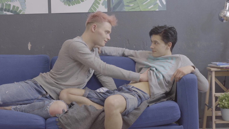 Gay Deluxe: 발정난 쌍둥이 두 명과 자지 파티 3