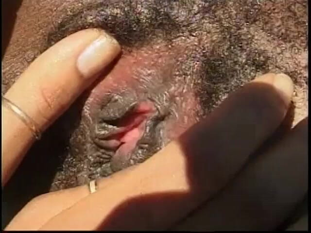 CBD Media: Due migliori amiche africane con un corpo perfetto sexy fanno...