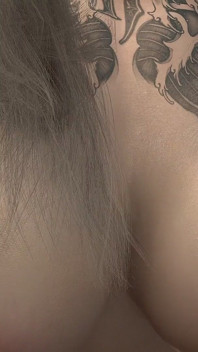 ขี่ทวารหนักของสาวสักร่าน