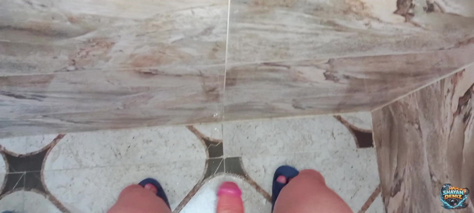 shahindeniz500: Dans la salle de bain, masturbation manuelle avec des gémissements...