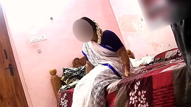 Black & white desicat: Vacker granne fru Sreejaa i Saree blus jävla bra