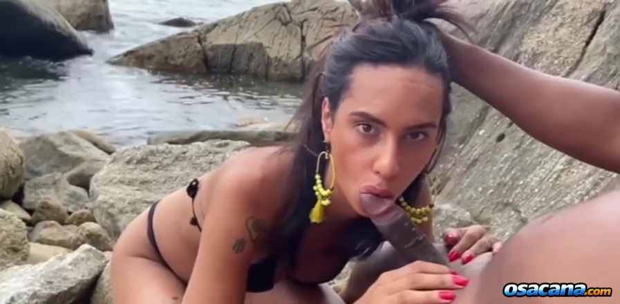 World Tranny: Suruba sulla spiaggia