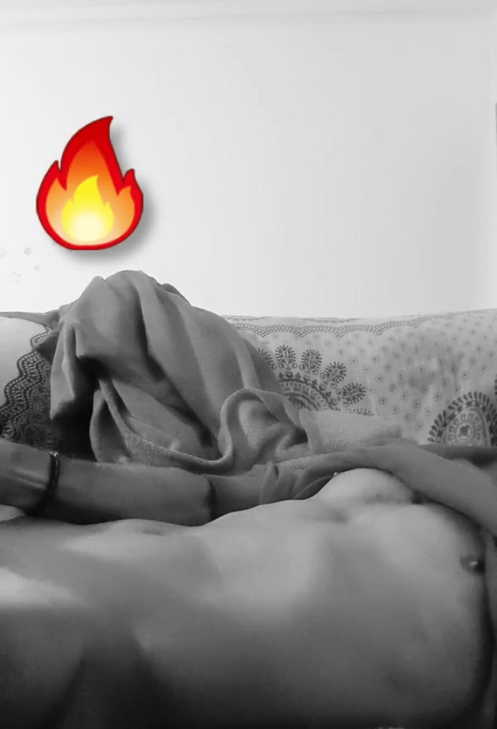 Hotsportfitboy: 私は自分のチンポをオナニーするのが大好きです...誰が私と性交したいの?