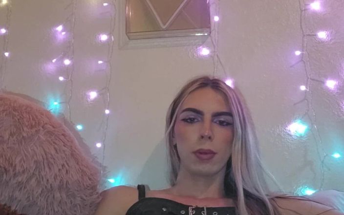 NotYourTransBaby: Jeśli lubisz być dobrym chłopcem dla macochy, pokochasz ten film