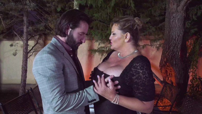 MMV EP BEST MOVIES AND CLIPS: Sânii mari dolofani îl seduce să se fută în aer liber