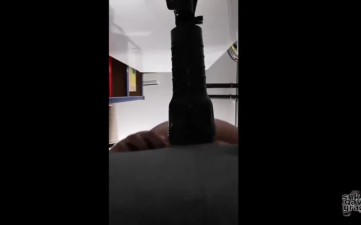 Sneakers Gay Graz: Using Flashlight in Storage
