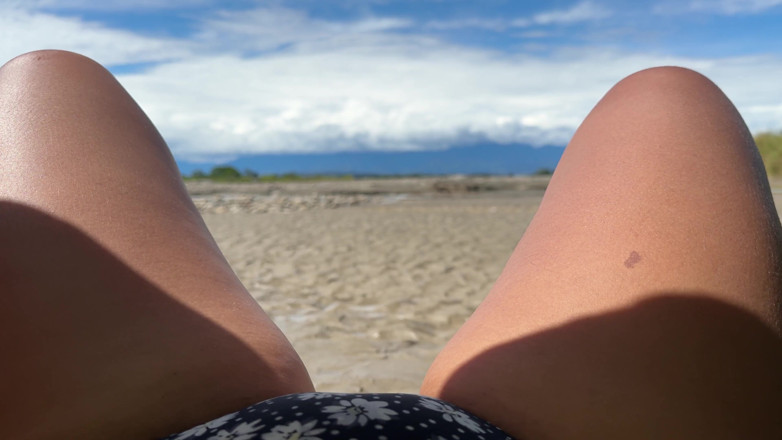 EMY_AND_JONH: Saya Suka Menyentuh Diri Saya Untuk Orgasme Di Pantai Semasa...