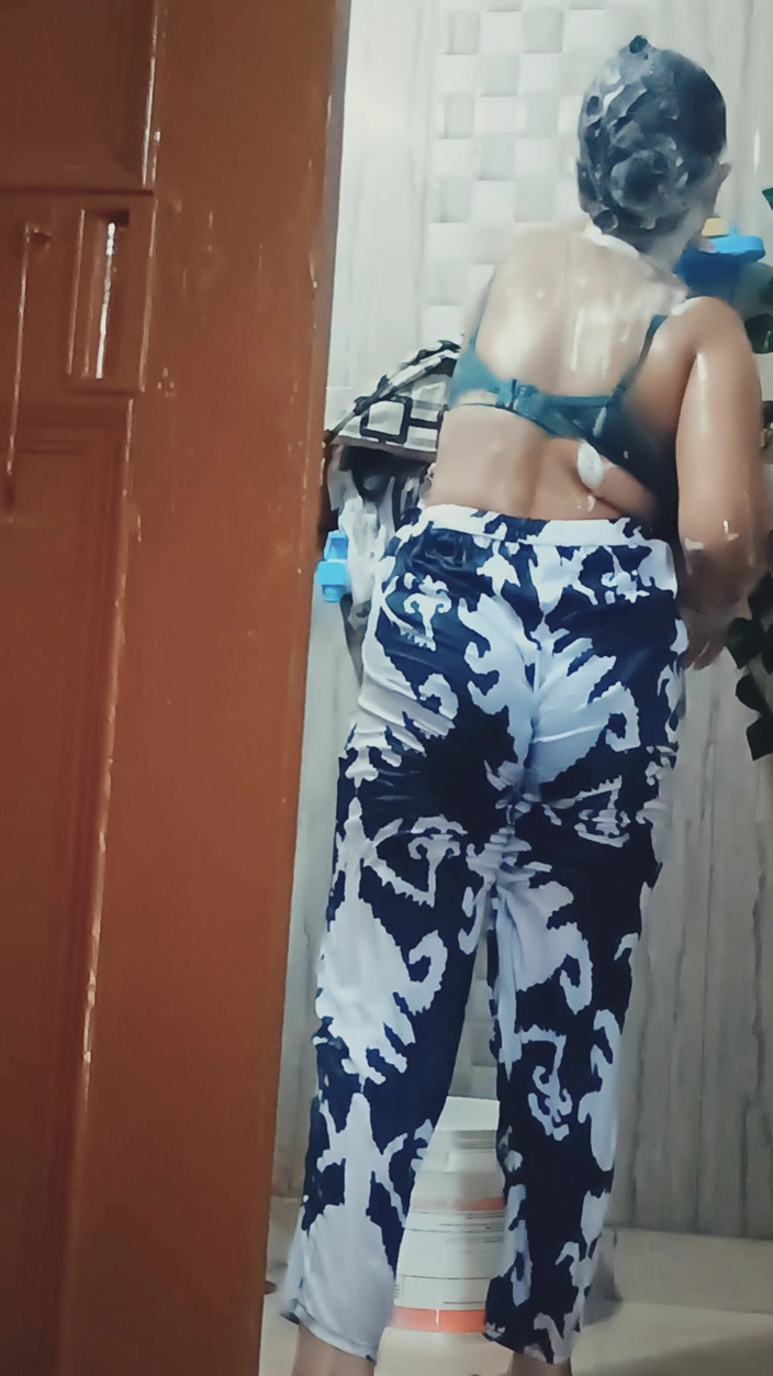 Baby Latika: Stepsister Shower Surprise Woman Shows Her Body