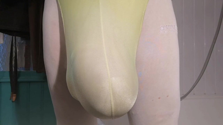 Monster_Meat_: Kencing di dalam kondom xxxlarge