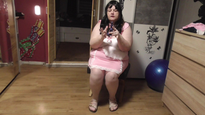 tammara big: In Sisssy-kleding zodat je snel zult kijken