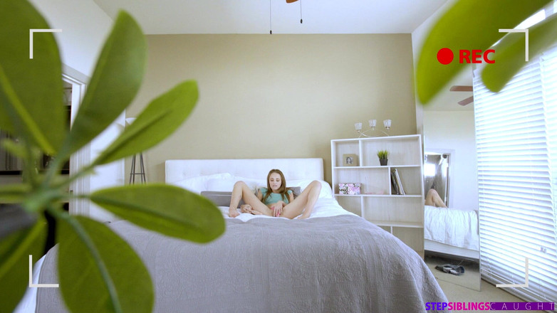 StepSiblings Caught: Chị kế bị bắt gặp trên camera - s10e1