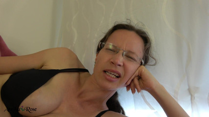Annika Rose: Ty jsi jen otrok!