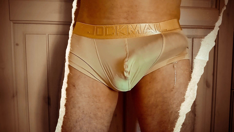 TheOldBigThing: 공공 장소에서 금지된 터치. 라이크라 바지 안에 짐을 언로드할 때 그의 도구는 욱신거리고 있습니다.