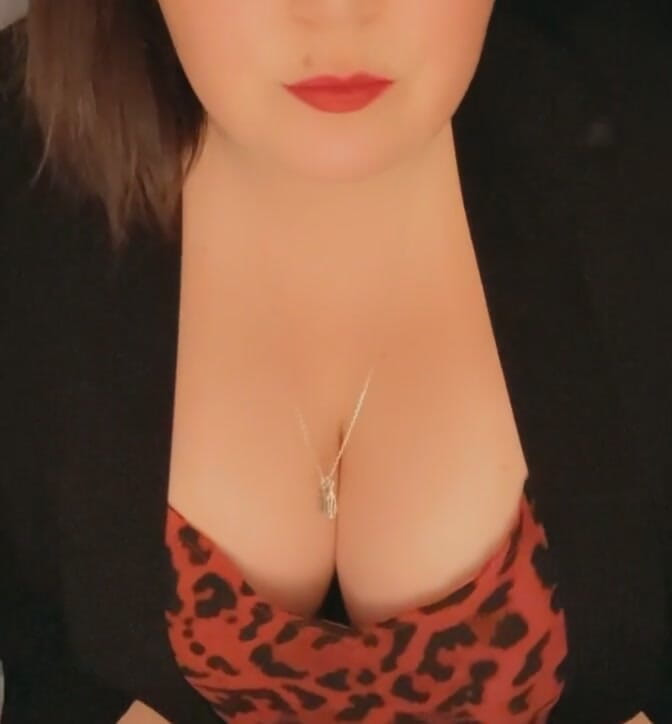 KiinkyGiirl: フェラチオは赤い口紅でとても良いです