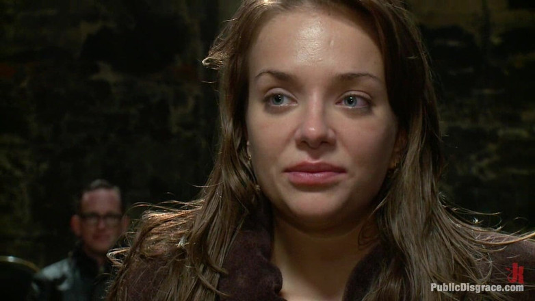 Public Disgrace by Kink: Public disgrace rompe la famigerata dom nika noire