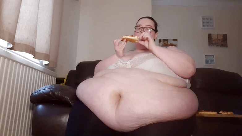 SSBBWLadyBrads: Жиробасина толстая богиня, чат, живот играет с пиццей