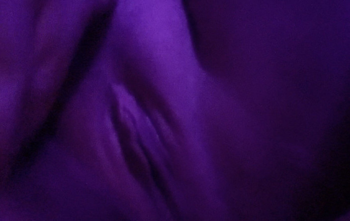 Daizyyy: Aku lagi asik muasin memek kittyku yang bebluk