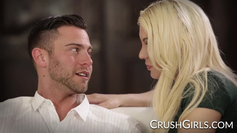 Crush Girls: Crush Girls - Kenzie Taylor i Briana Banks pieprzą swojego kierowcę...