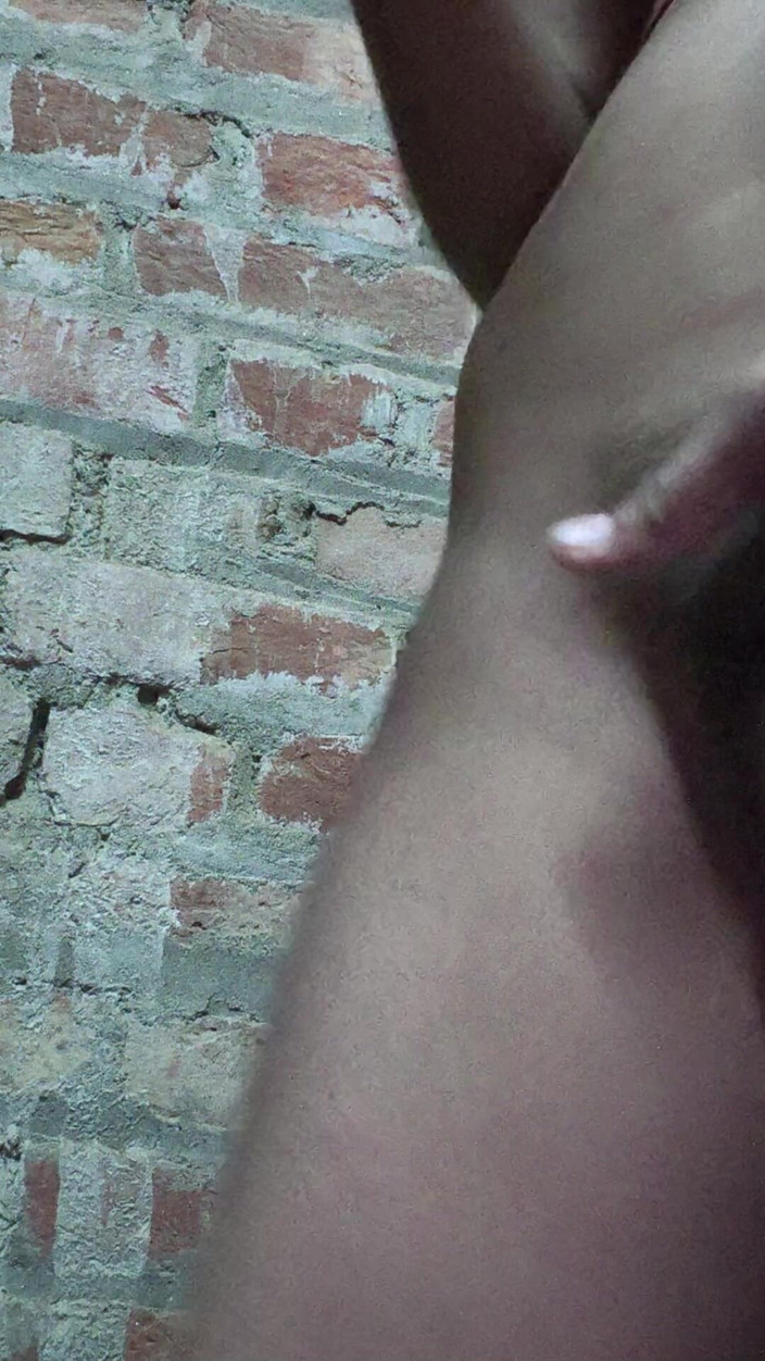 Moma: Сексуальне відео